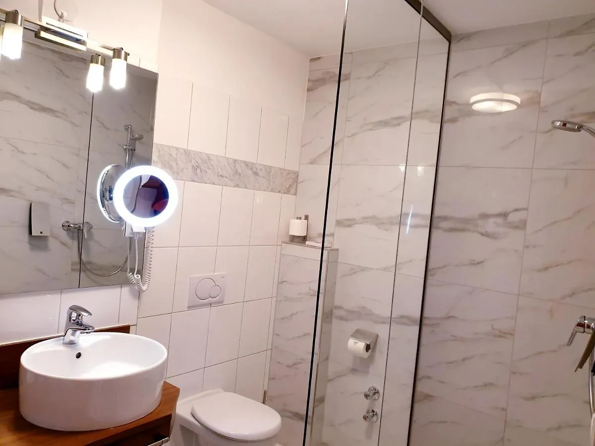 Hotel Via Roma Salzburg 4*,