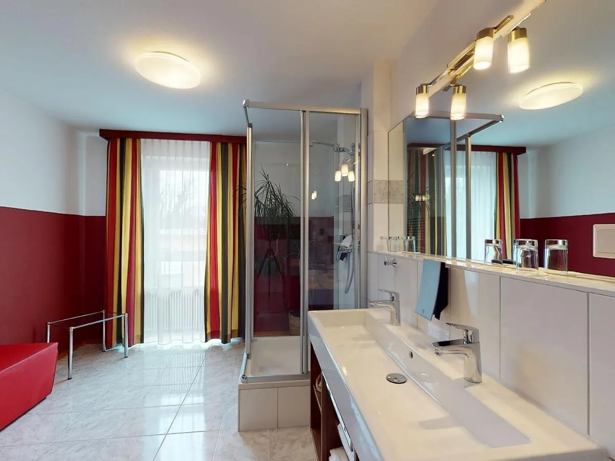 Hotel Via Roma Salzburg 4*,
