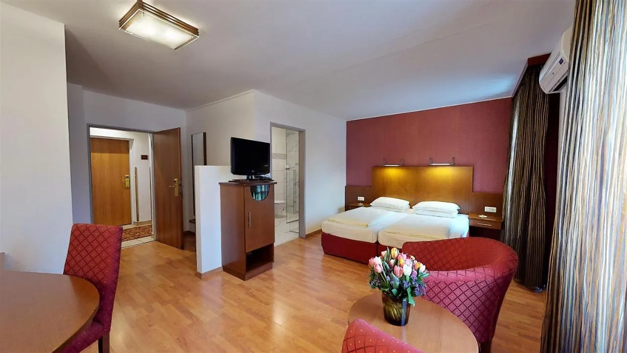 Hotel Via Roma Salzburg 4*,
