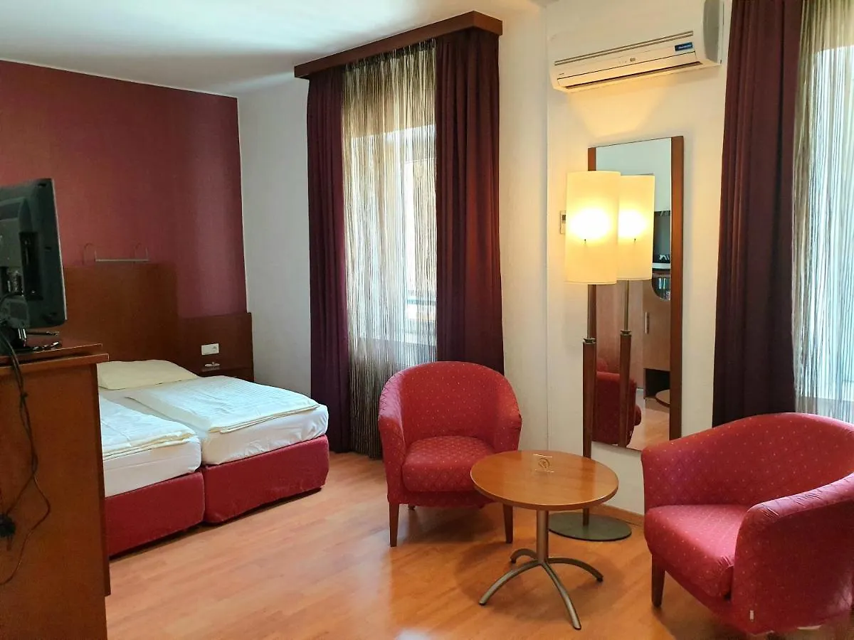 ****  Hotel Via Roma Salzburg Austria