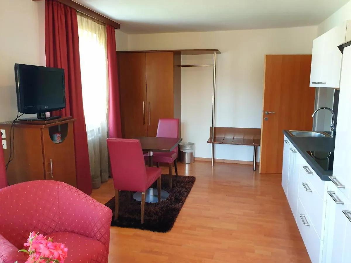 Hotel Via Roma Salzburg 4*,